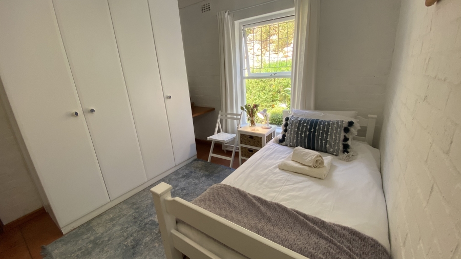 To Let 4 Bedroom Property for Rent in Glencairn Western Cape
